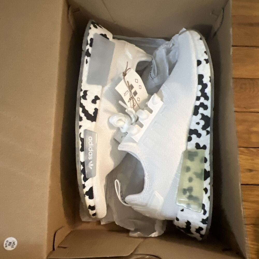 Adidas Juniors NMD R1 Originals White/Black H03961 SIZE 6 NEW WITH DEFECTS - Picture 8 of 9